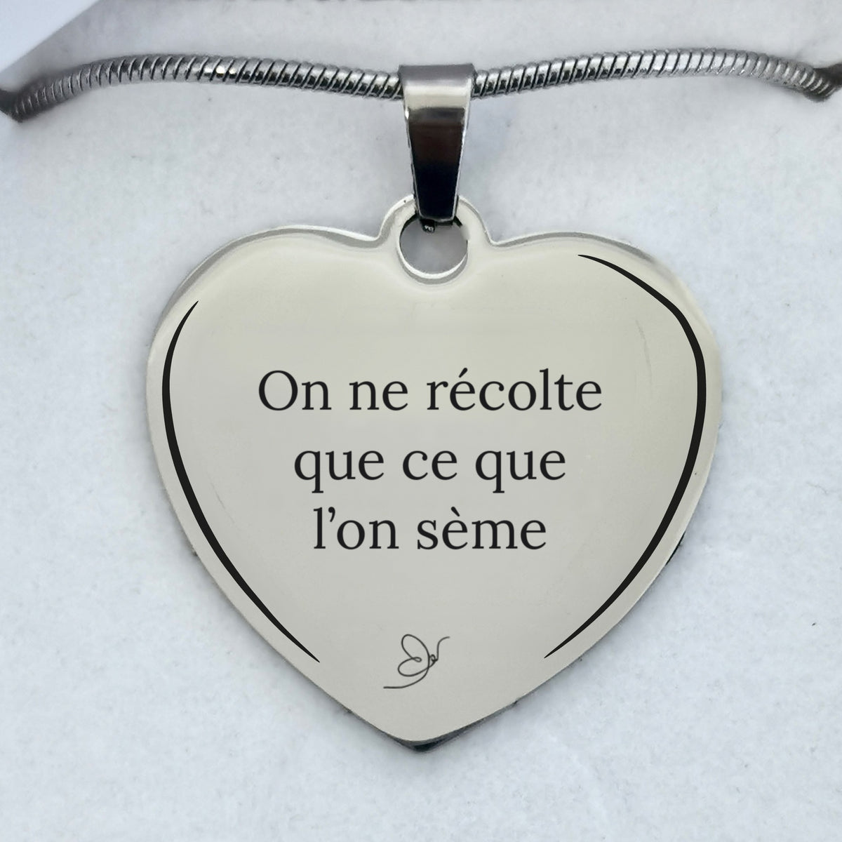 Collier Cœur gravé On ne récolte que ce que l'on sème en gros plan - Les Bijoux de Marilou