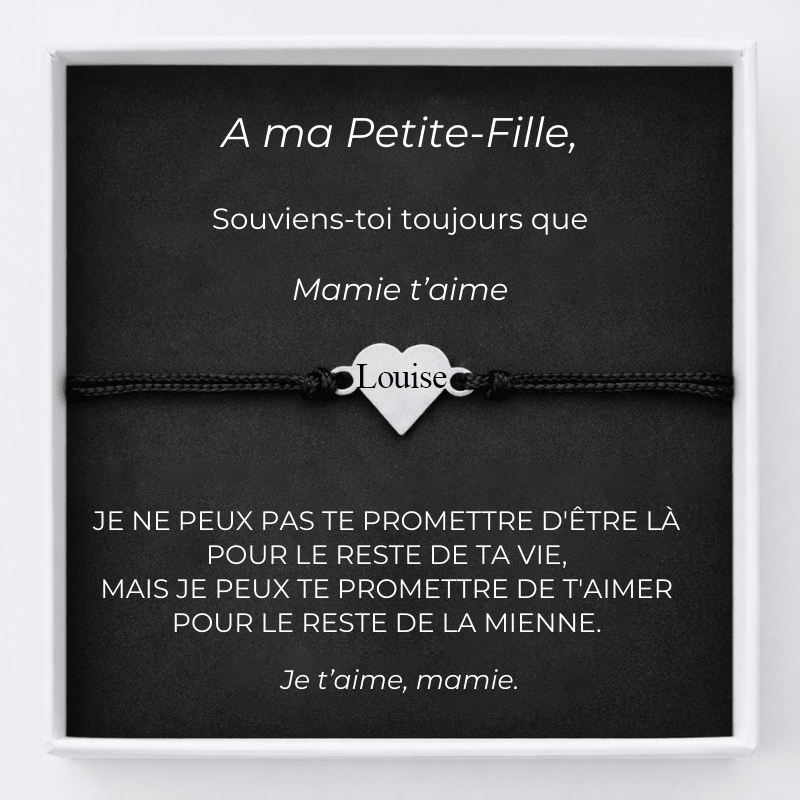 Bracelet petite-fille personnalisé, cordon noir et cœur en acier gravé du prénom Louise, présenté sur sa carte A ma Petite-Fille dans son écrin