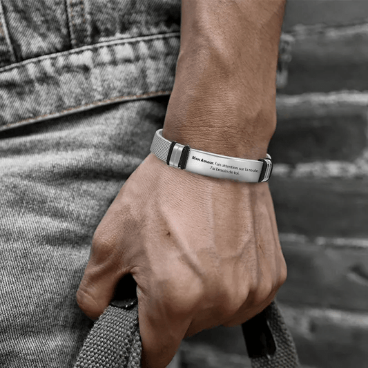 Bracelet ajustable A mon Amour porté au poignet