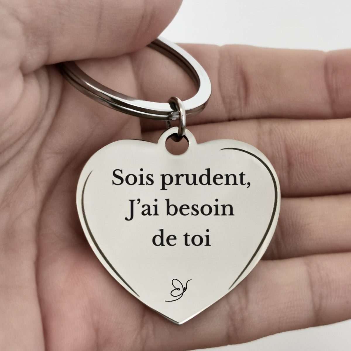 Porte-Clé Cœur gravé Sois prudent, J'ai besoin de toi dans la paume - Les Bijoux de Marilou