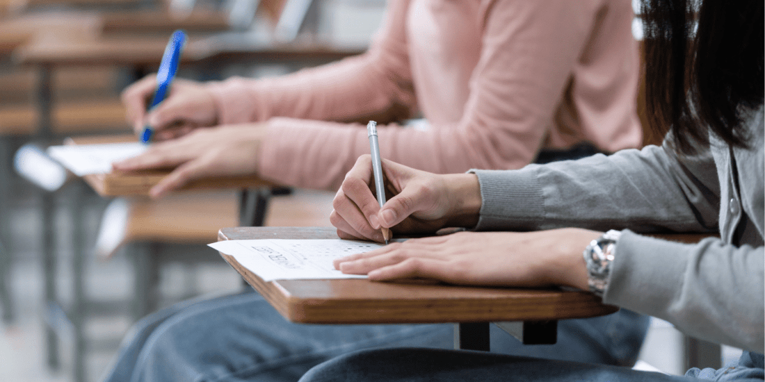 Bac Cousin : 15 Messages pour Féliciter son Cousin