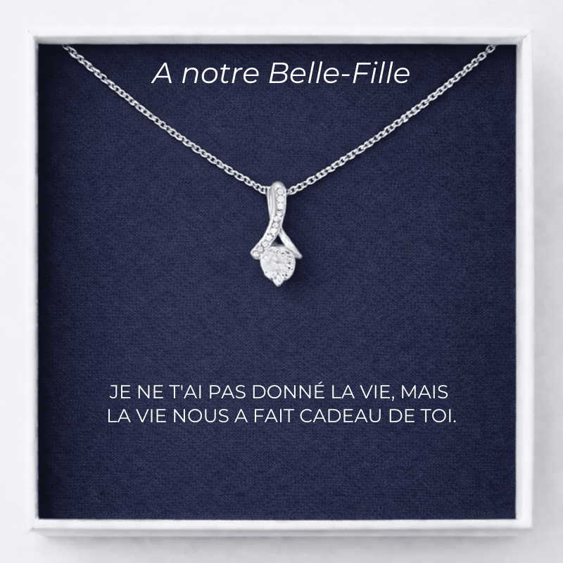 Collier A Notre Belle-Fille, pendentif ruban serti sur carte message de la part des deux beaux-parents