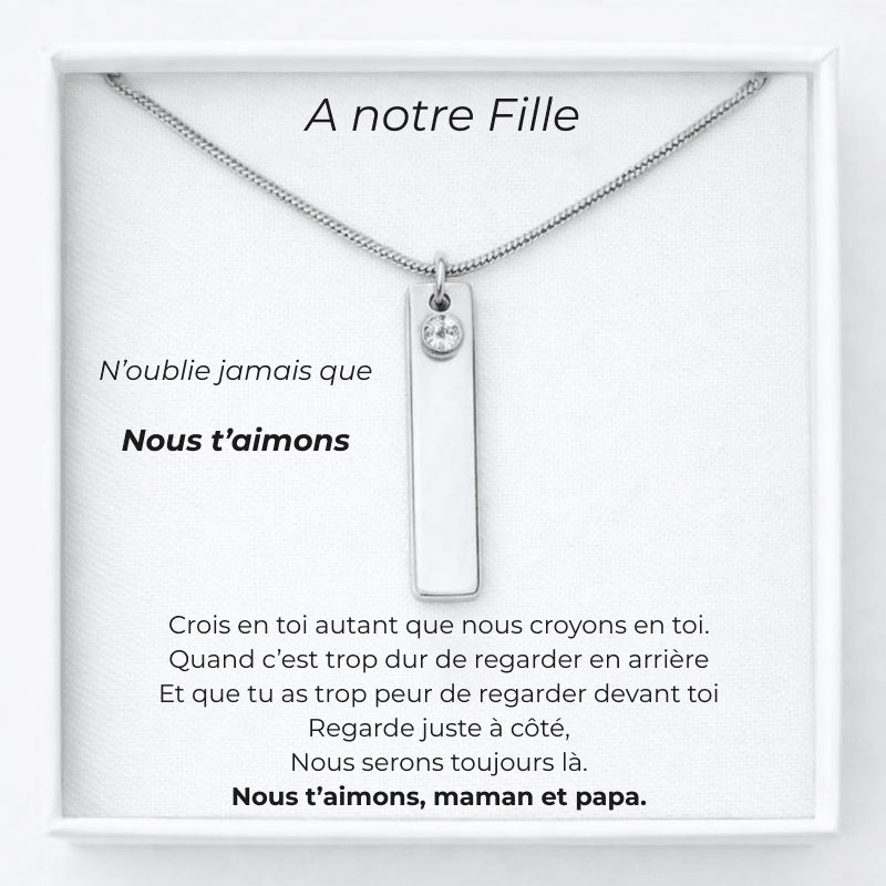 Collier prénom pour notre fille sur carte signée maman et papa - Les Bijoux de Marilou