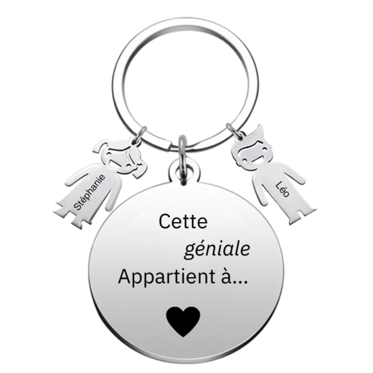 Porte-clé mamie médaille ronde à personnaliser avec les prénoms des petits-enfants sur breloques enfant