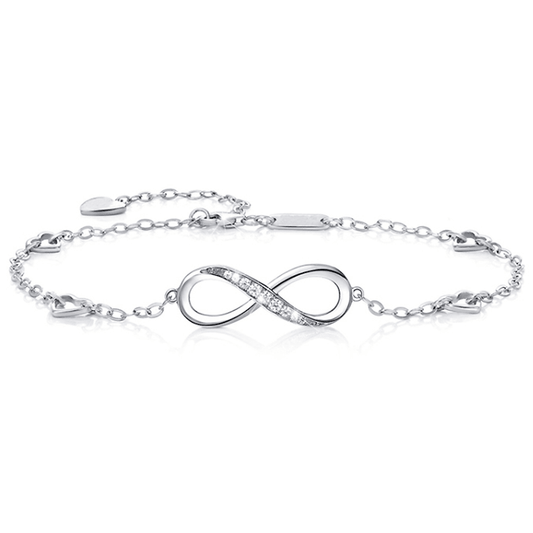 Bracelet infini femme en argent 925 serti de cristaux blancs sur fond blanc